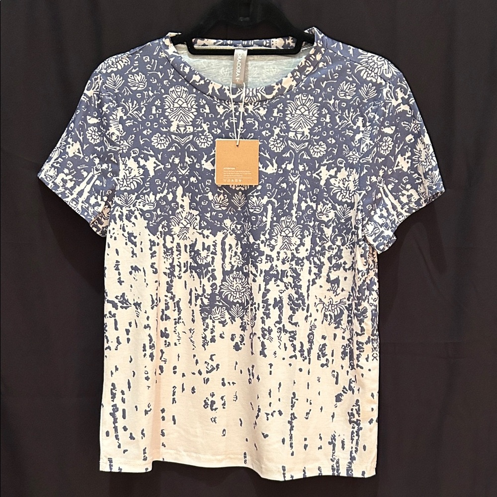C - Women's Blue and White Patterned Top